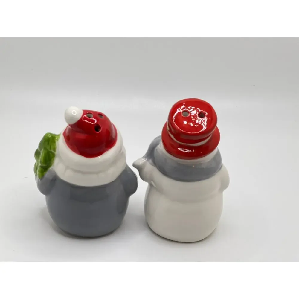 Santa & Snowman Salt & Pepper Shaker set, New in box!